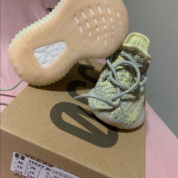 Size 4 clean shoes only used one for photo - Picture 1 of 4